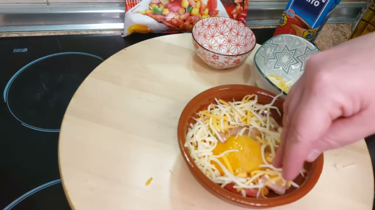 Huevo al plato en freidora de aire#airflyer#cosoridualblaze#huevos#cenarapida#recetasfaciles