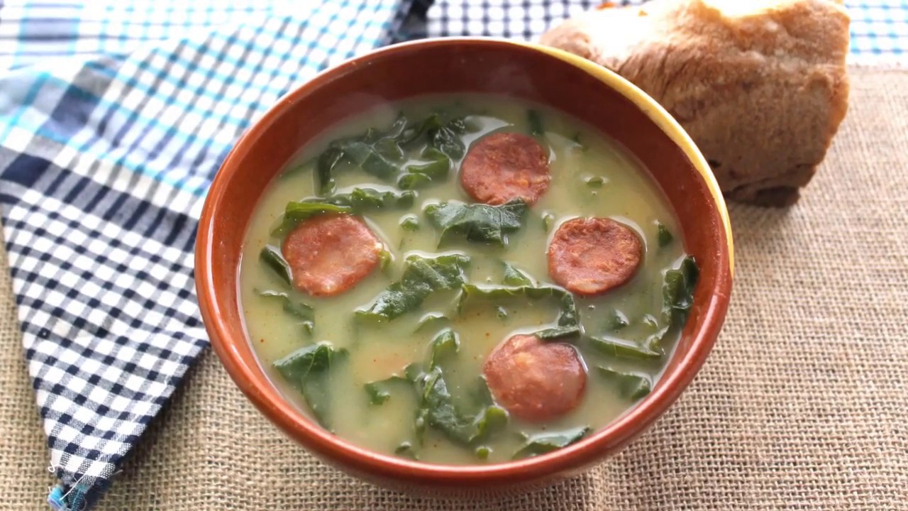 Caldo verde portugu&eacute;s