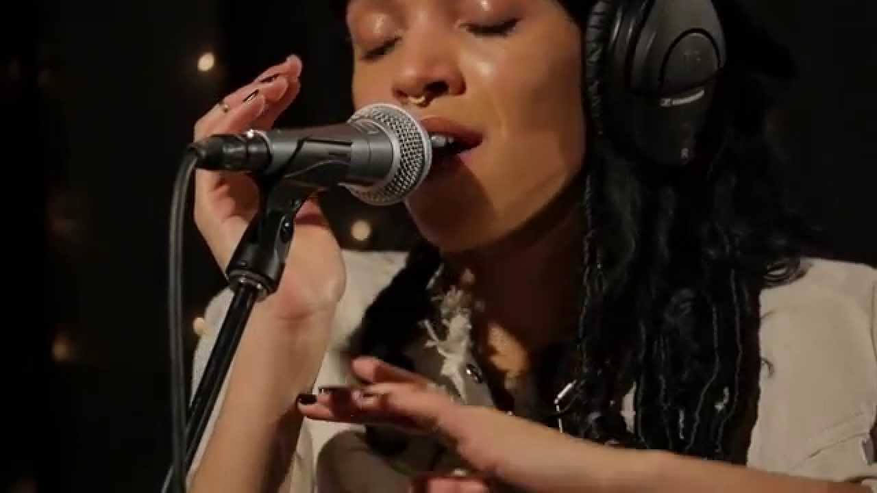 FKA twigs - Kicks (Live on KEXP)