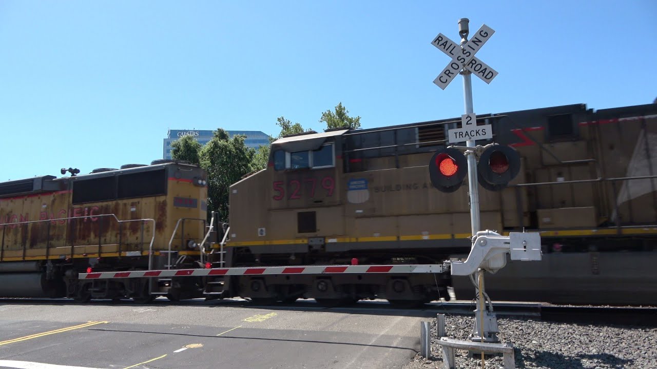 UP 9925 Manifest With GP60 West, 3rd St. Railroad Crossing, West Sacramento CA