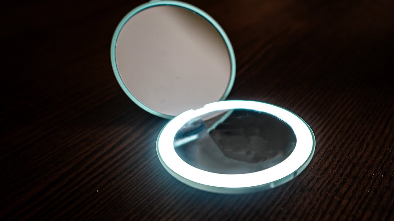 Travel mirror with bright LED ring light - Wobsion