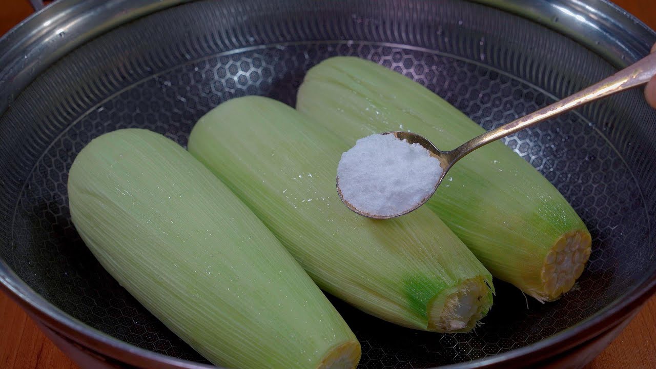 煮玉米很多人到現在還不知道，水煮玉米不能只加水來煮，早餐店老闆教我竅門，玉米香甜軟糯超級好吃#like #吃货推荐官 #cooking