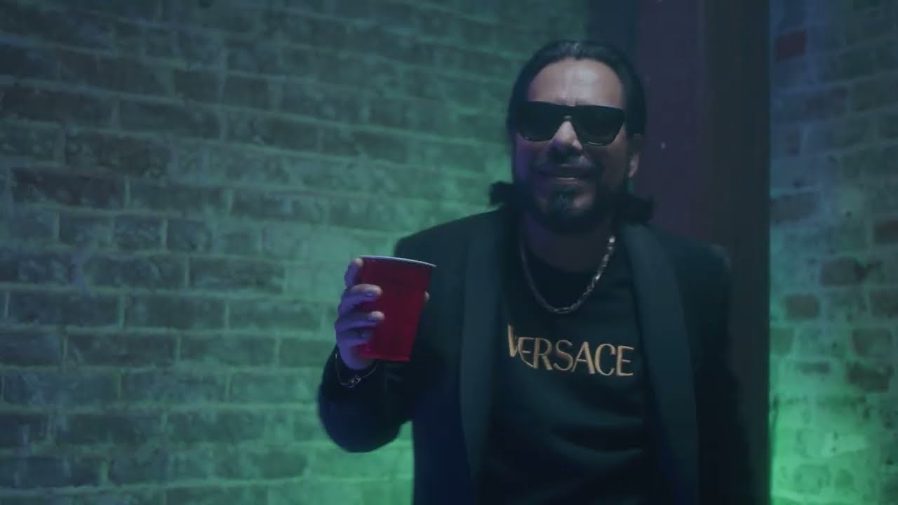 Los Inquietos Del Norte - La Hora Perfecta (Video Oficial)