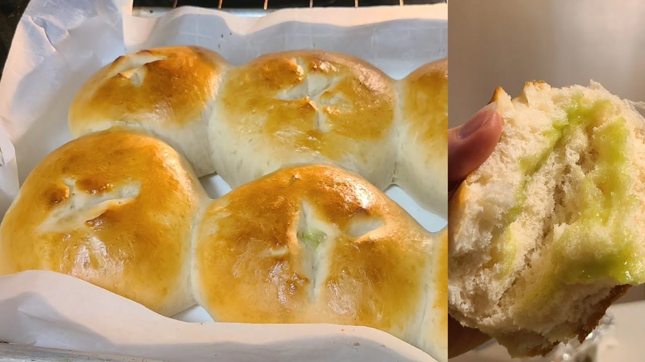 Los nrog kuv ua qhaub cij looj ceeb, bread