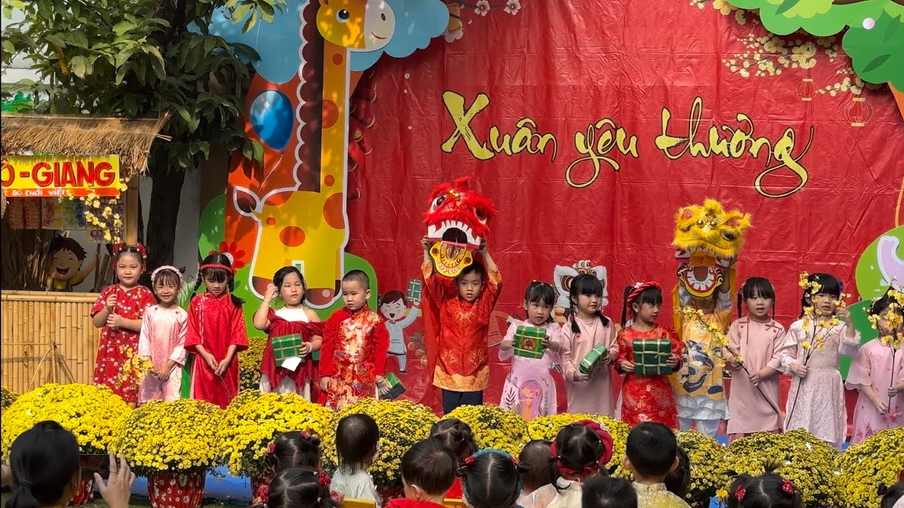 Bé đón tết sang - Mon - 6/2/2026