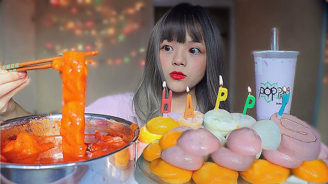 STRETCHY MOCHI DDEOKBOKKI + ICECREAM MOCHI BIRTHDAY CAKE (birthday mukbang 🎂) 키리모치 떡볶이과 모치 생일 케이크