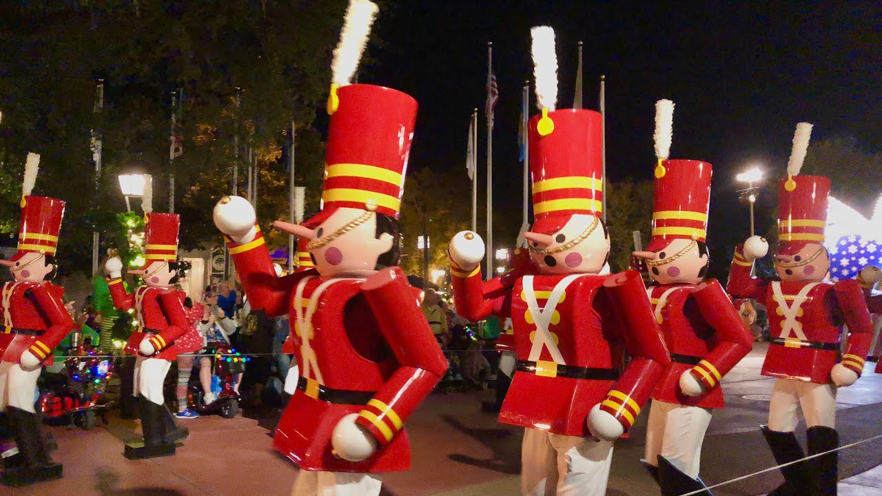 Mickey’s Once Upon A Christmastime Parade MVMCP 2019 | Liberty Square View