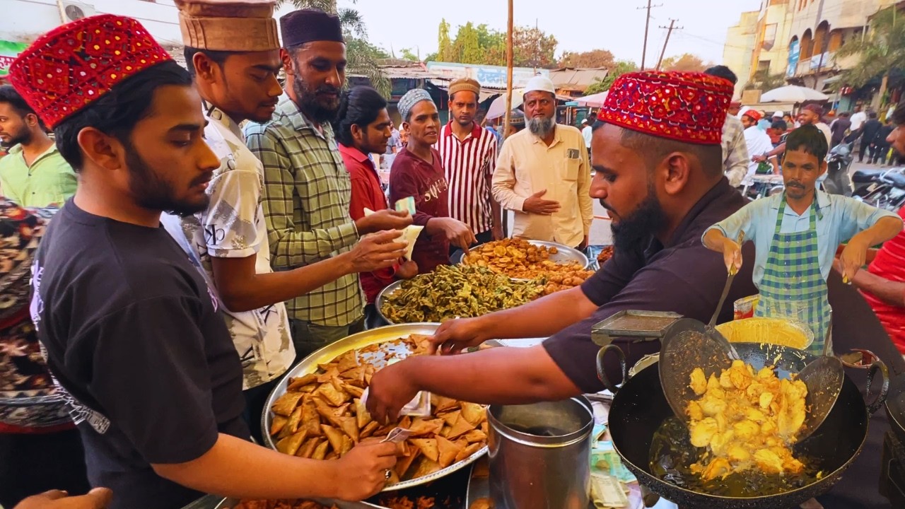 👉 Heavy Rush 🤯 Maharashtrian Pakoda Lovers | Kanda Bhajiya, Palak Pakoda & Aloo Pakoda Street Food 🔥