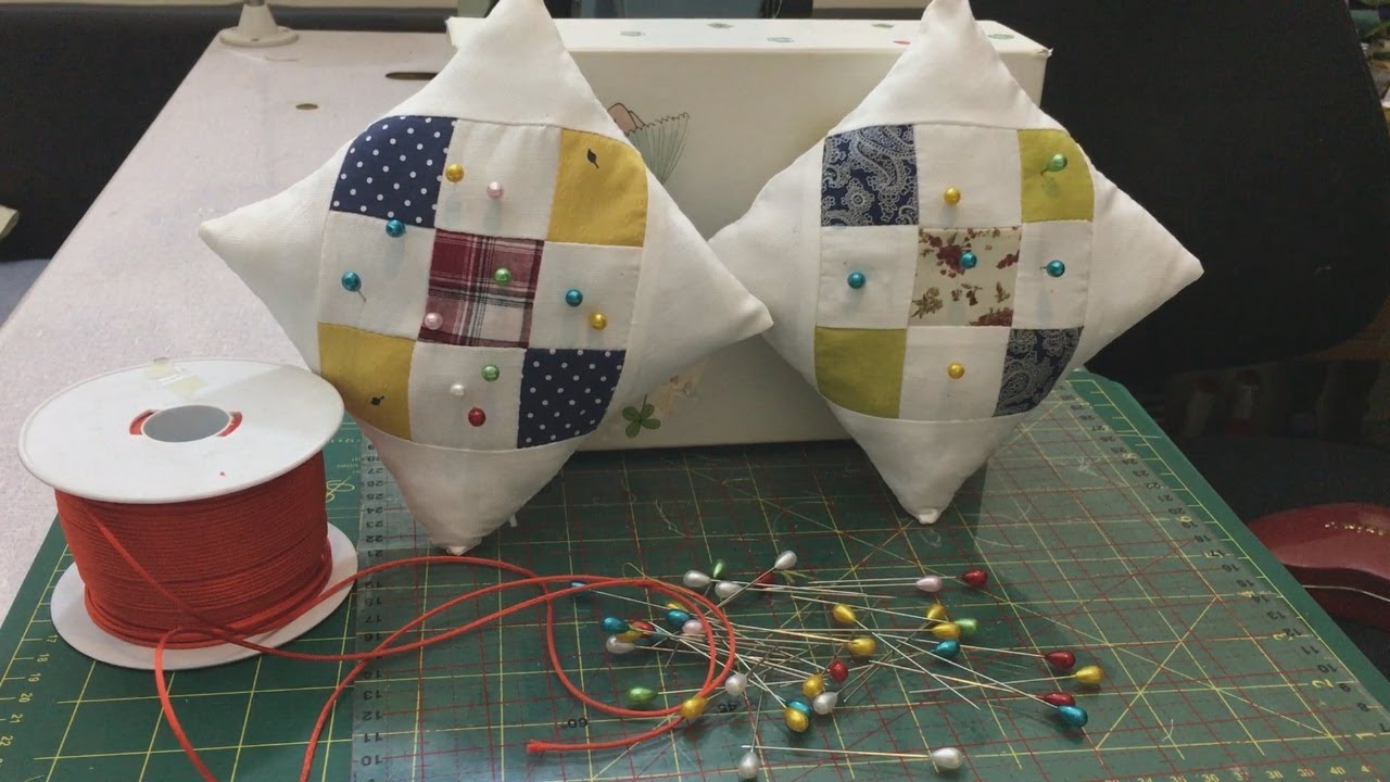 حامل الدبابيس بالباتشورك / Porte épingles en patchwork.