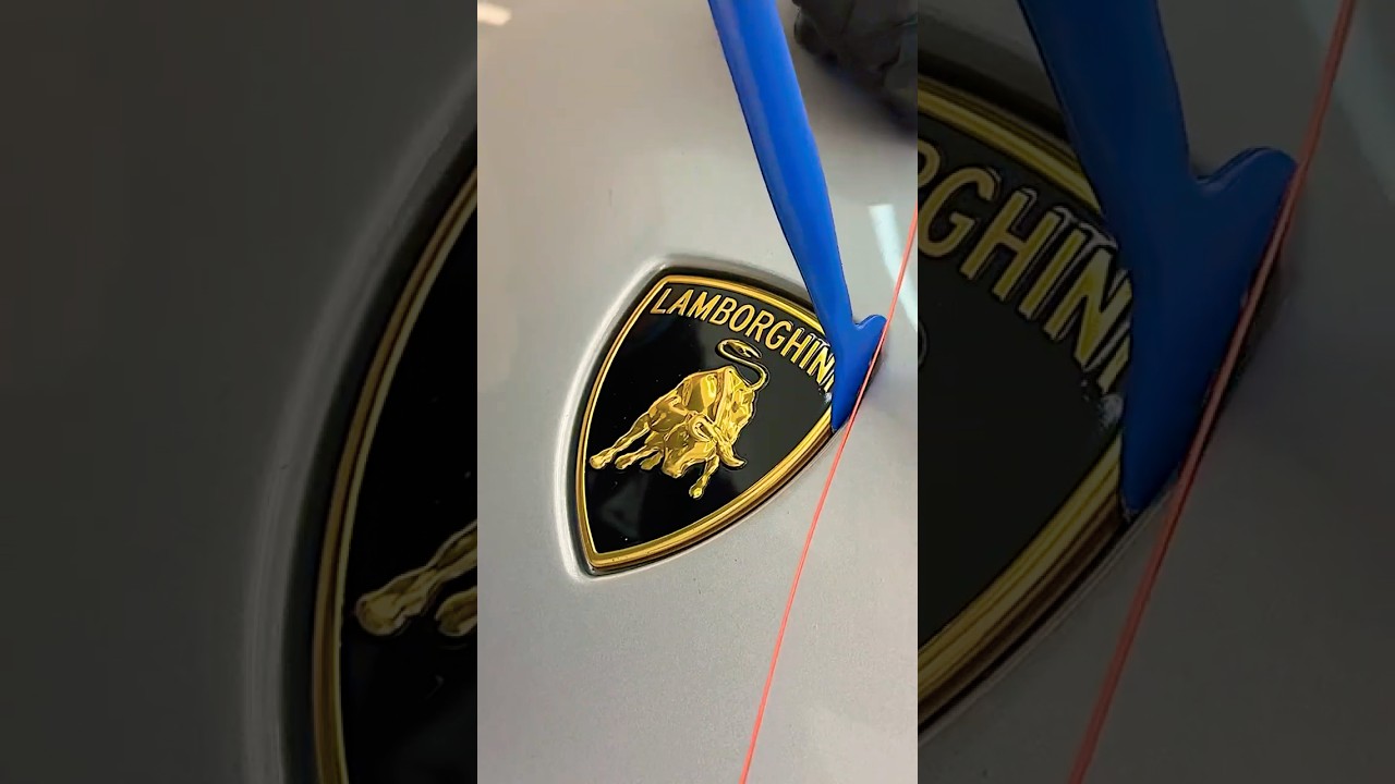 Removing Lamborghini Hurac&aacute;n Emblem Before Full Wrap