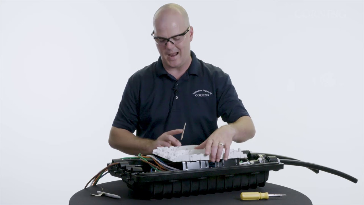Routing: Installing Corning® 1728F RocketRibbon® XD Dielectric Cable-250 in a 2178-XL Closure