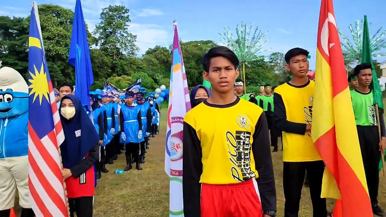 Kejohanan Sukan SMK AMPANG Pecah - Bacaan doa, bacaan Ikrar kejohanan dan perbarisan keluar .