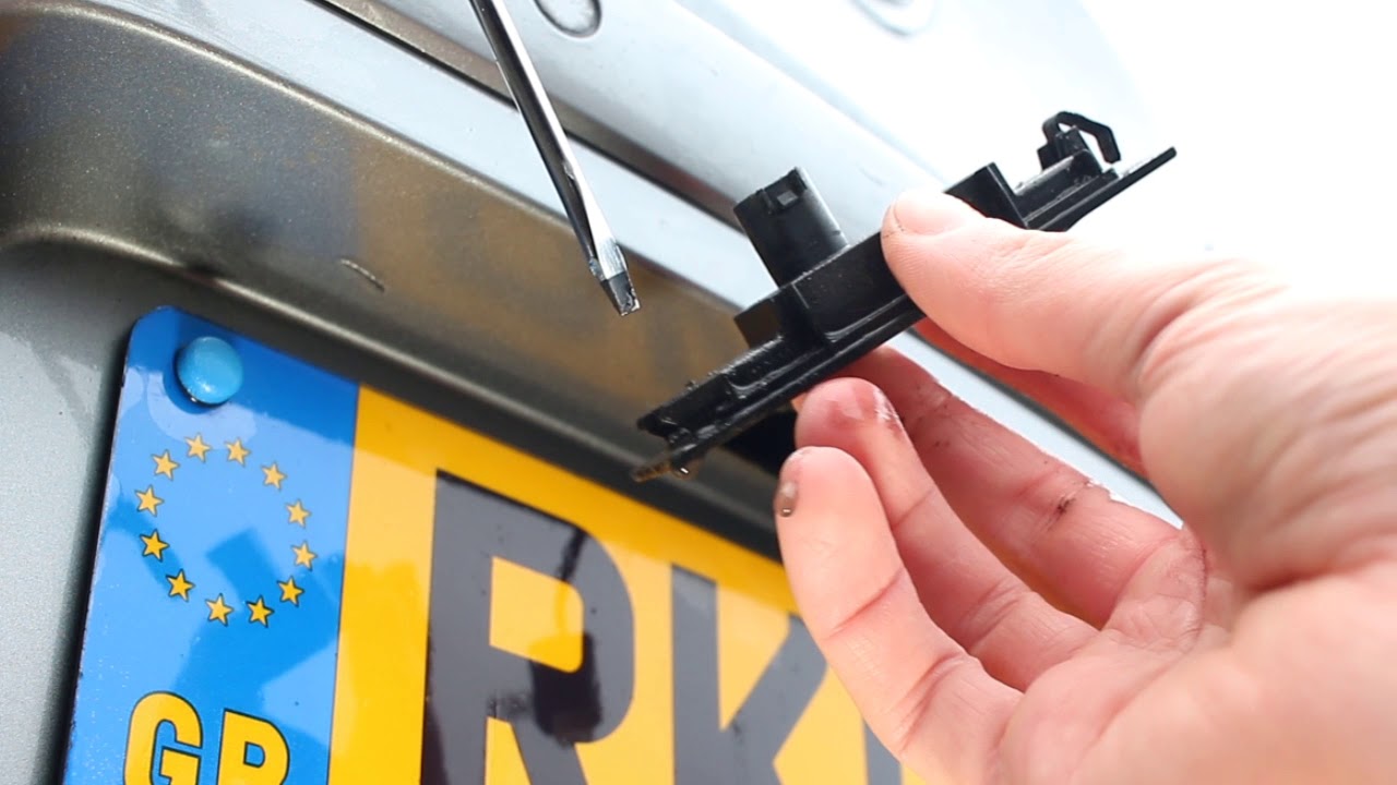 Replacing BMW Number Plate Lights