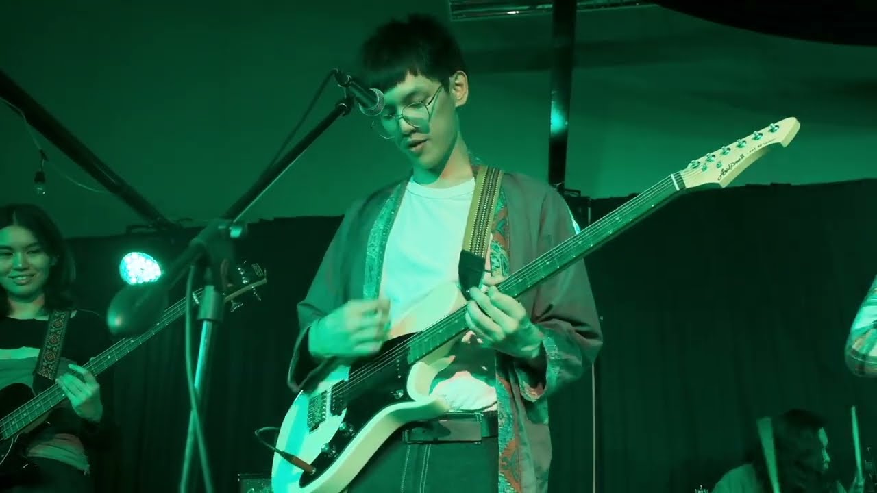 Hazylazy at Meaningful Stone Live In Manila