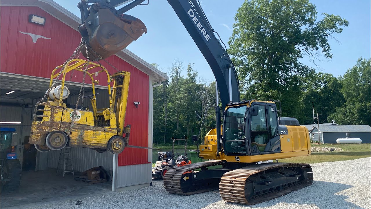 @JohnDeereDeere 210G LC hydraulic coupler install.