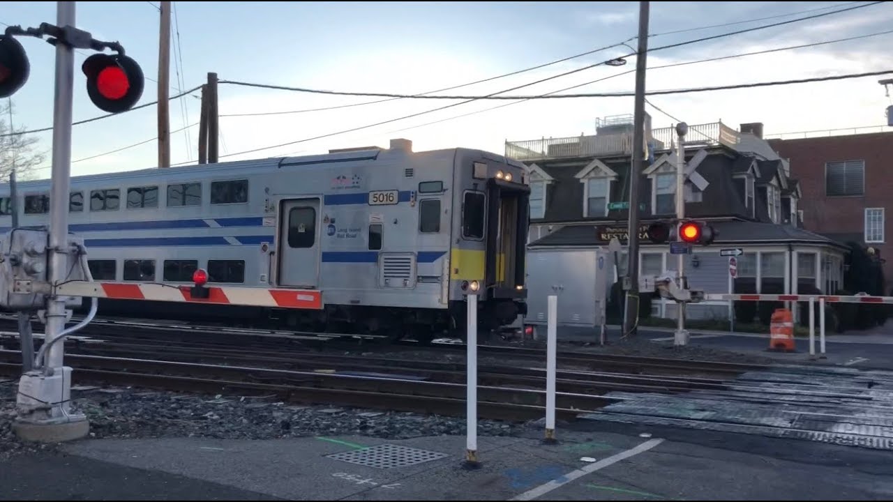 LIRR: 2 Trains Race Into Mineola!