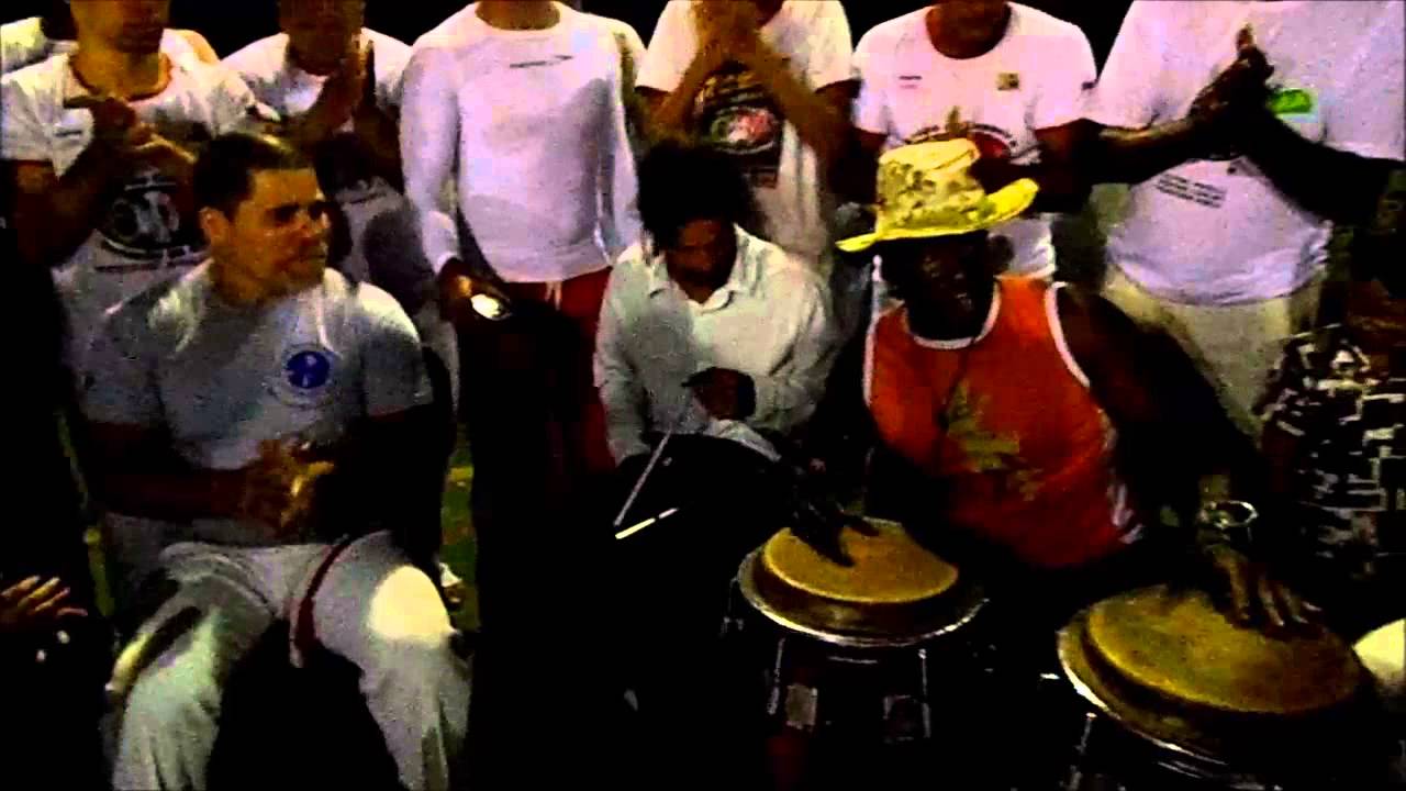Dueto: Grão Mestre Dunga x Mestre Barrão ( Axé Capoeira )