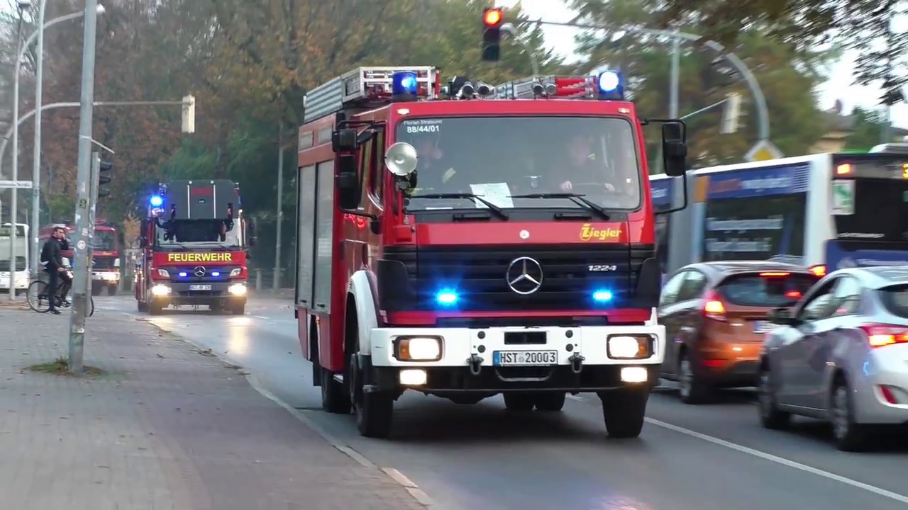[Wohnungsbrand!] Löschzug BF + Kurzzug FF Stralsund + neuer FuStW Polizei Stralsund