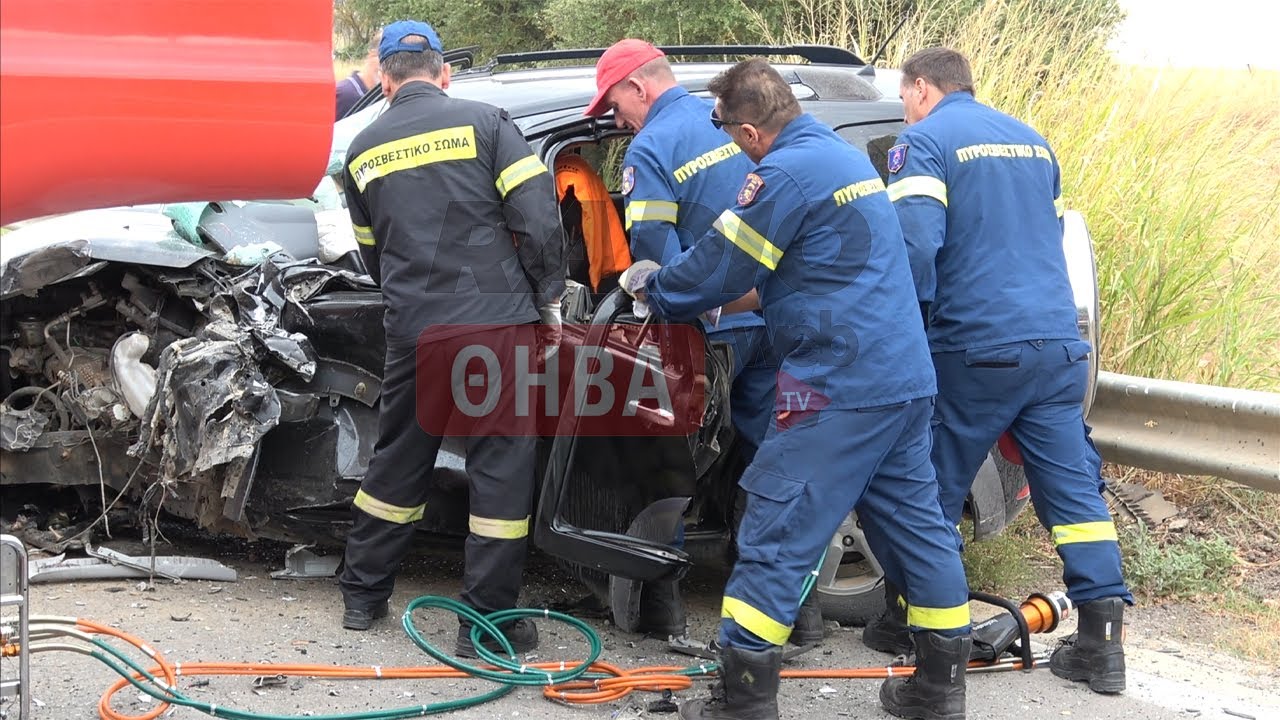Καρέ – καρέ οι προσπάθειες απεγκλωβισμού καλόγερου της Ι.Μ. Σαγματά έπειτα από τροχαίο