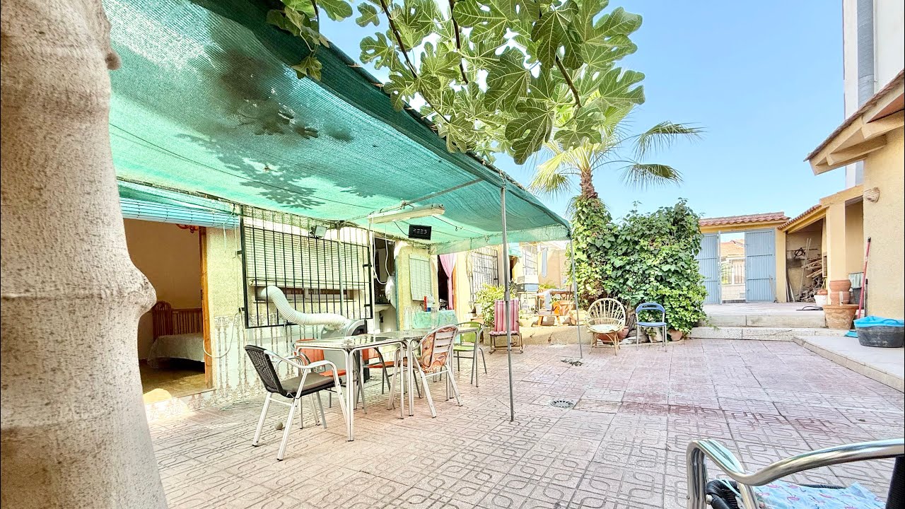 Planta baja con 400m de terreno en venta en San Pedro del Pinatar. Se vende casa grande