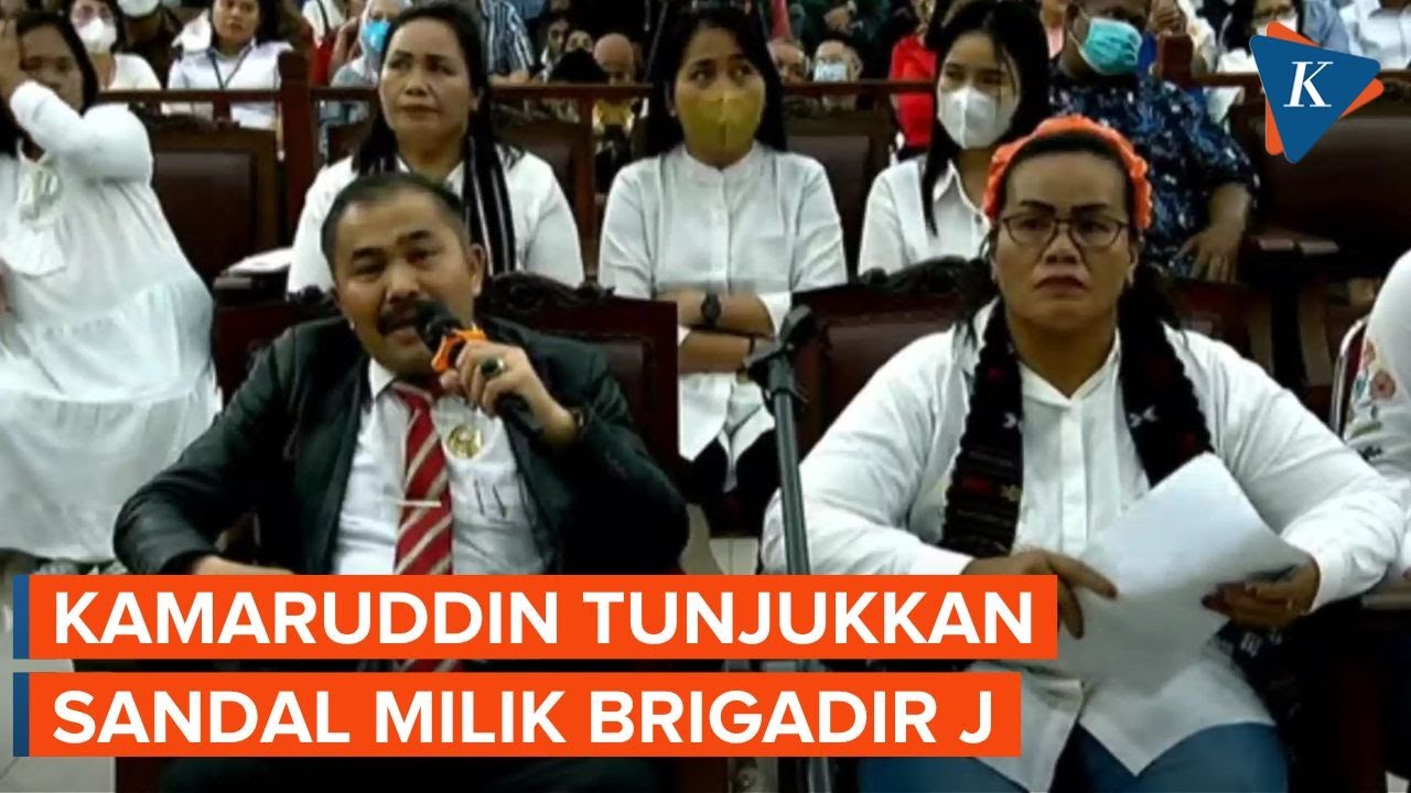 Sandal dan Kaos Milik Brigadir Yosua Dihadirkan di Persidangan Ferdy Sambo