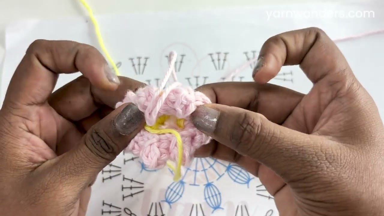 Granny Square wednesdays_ pop corn daisy - Week 4