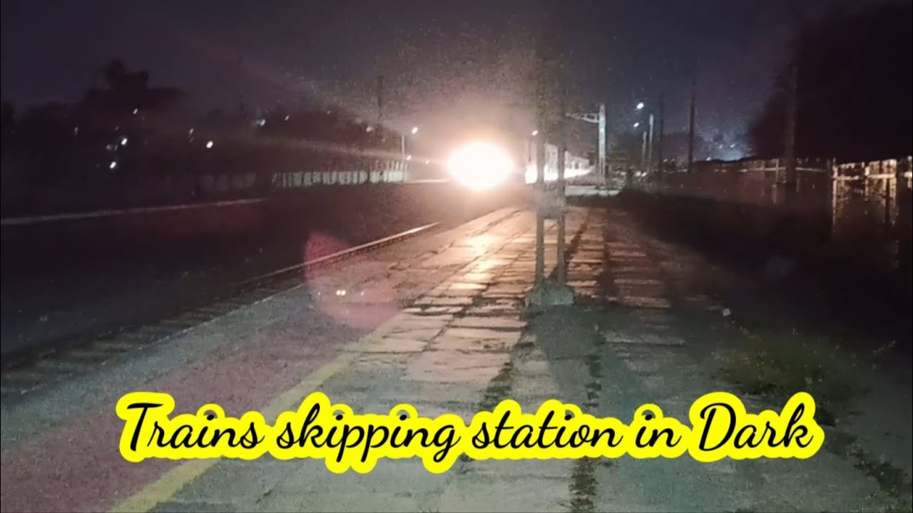 2 Trains speedy skipping station in Dark. #skipping #highspeed @RailFunUnlimited #dark #fasttrain