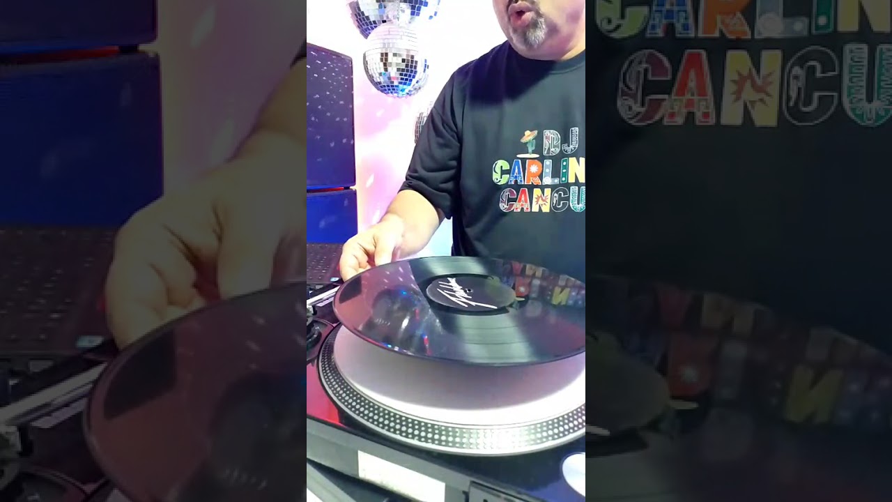 #djcarlinhoscancun tocando #discodevinil ao contrário, na velocidade exata, utilizando a #technics