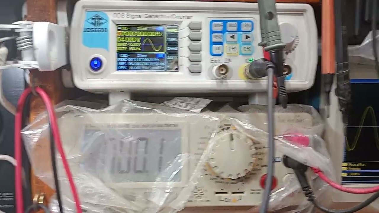 Comprei este frequencimetro antigo da minipa no valgri aqui em Joinville sc