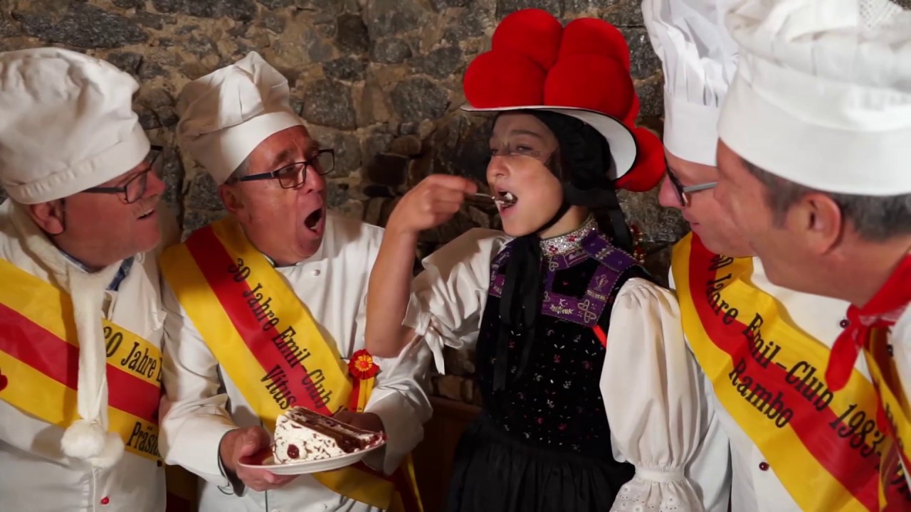 Emil Club Wolfach backt Schwarzwälder Kirschtorte - Schwarzwaldstolz