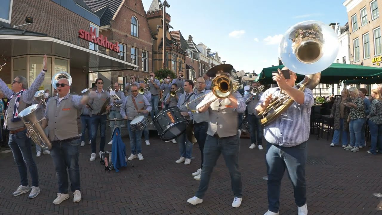 De Feestbende -  Cromvoirt  Podium  A Sneekerdweildag 12de editie 5 oktober 2024 Sneek