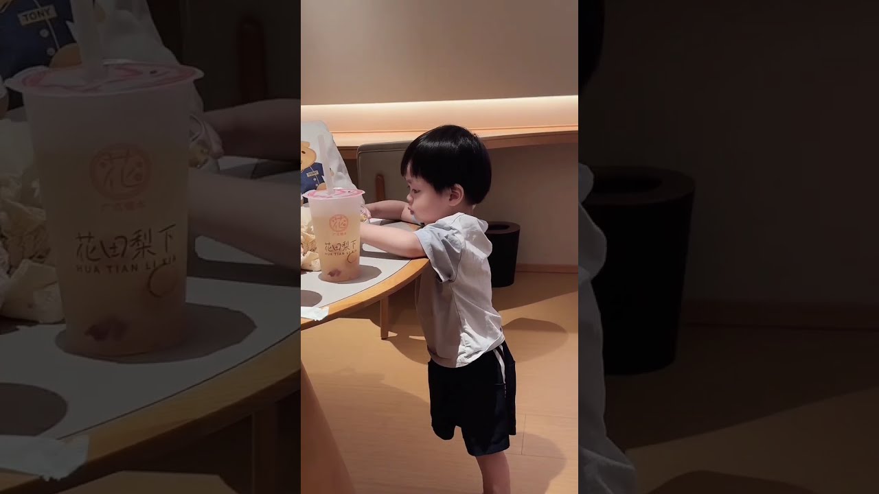 嘴馋lewen宝宝吃东西好治愈！这两天生了潘爸的气问他要不要和好，超可爱！潘爸乐文vlog｜baby lewen & pan #dadlife #babyboy #family