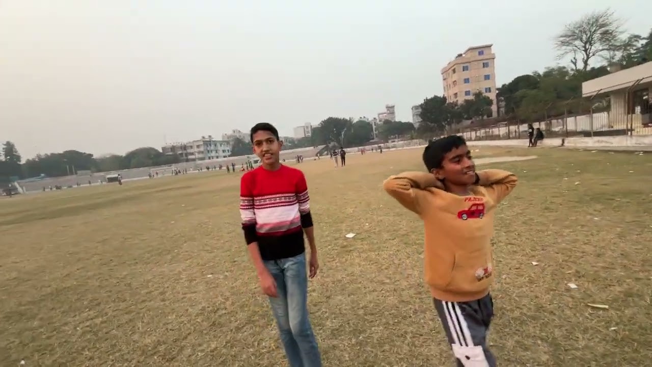 আমি কেন ছোটদের সাথে খেলি