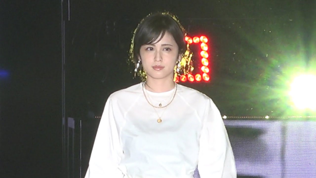 久慈暁子アナ、フジテレビ退社後初公の場　久々のモデルランウェイで“再出発” 『GirlsAward 2022 SPRING/SUMMER』