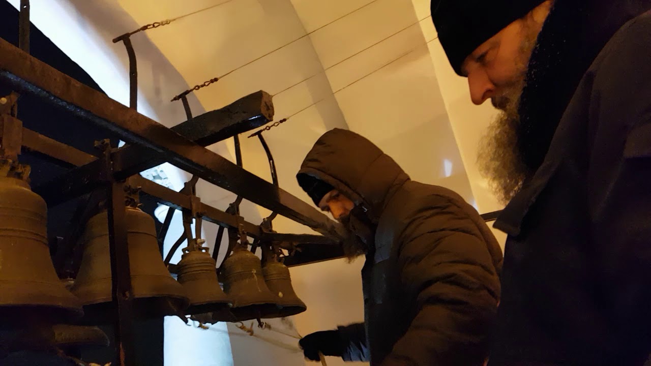 О.Антоний и о.Роман колокольный звон в Лавре 09.12.2018 отрывок