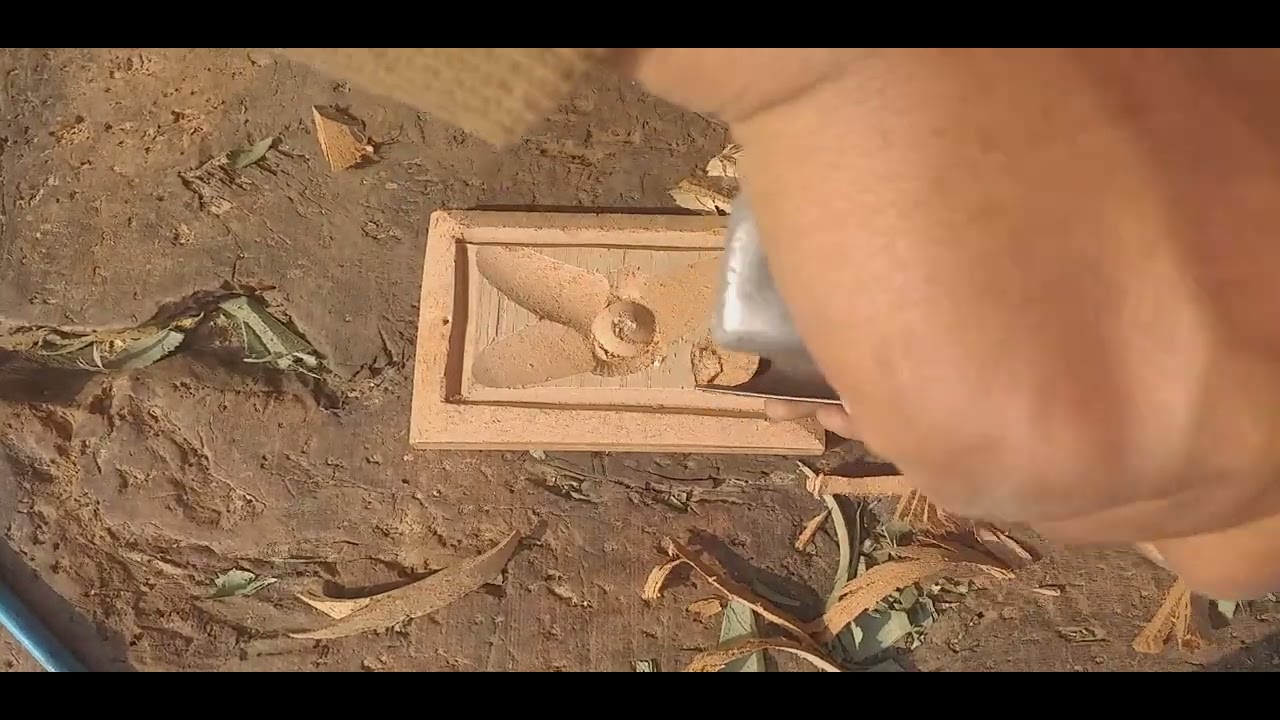 new Latest small design follow hand make wood carving