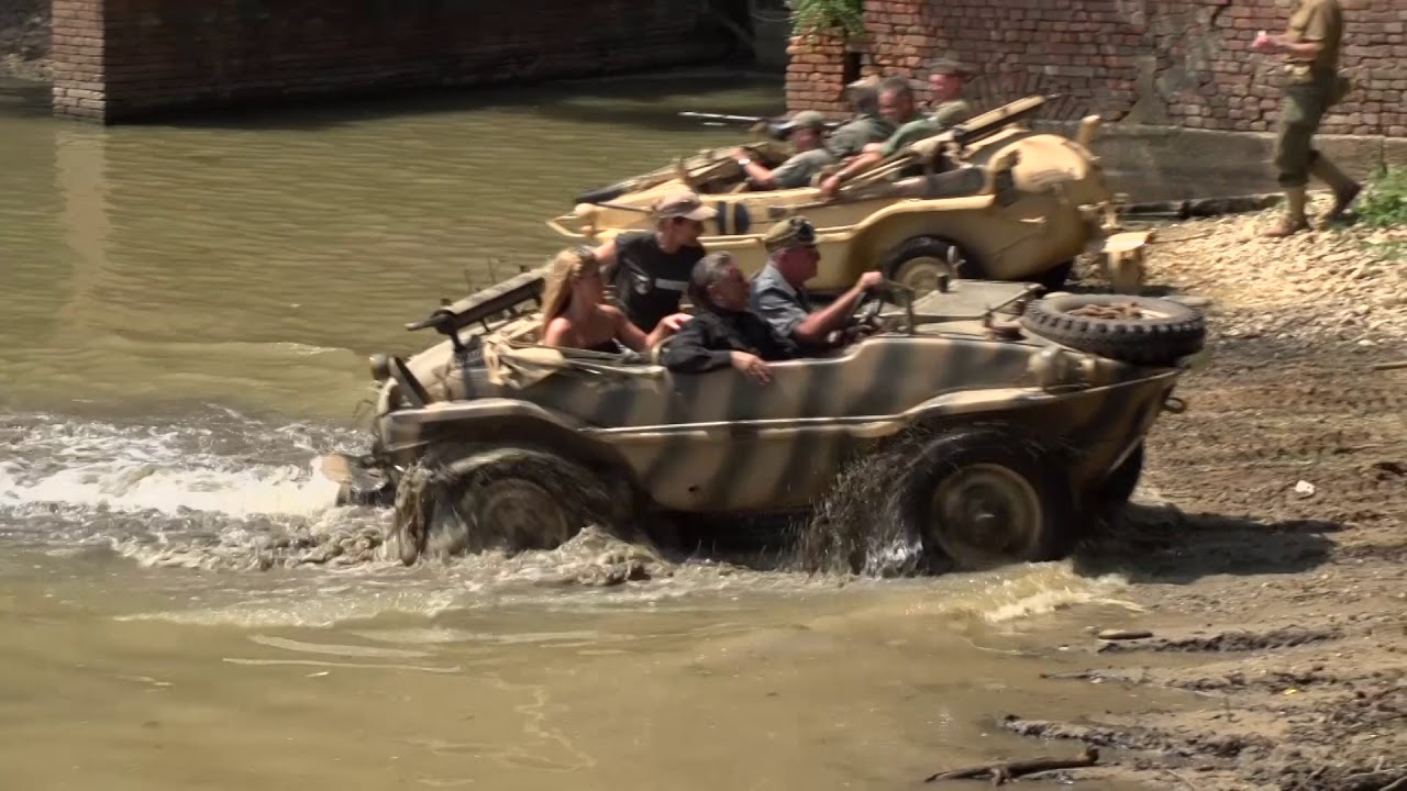 5 Schwimmwagen dance in the water at Militali Ternavasso 2017