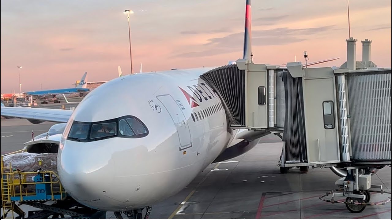 Flying Delta Air Lines from Amsterdam Schiphol to Salt Lake City in Economy ✈️ A330
