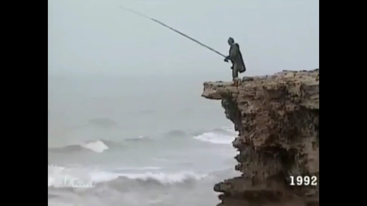 تقرير رائع عن الصيد بالقصبة جنوب طانطان المغرب يعود لسنة 1992. Wonderful fishing in southern Morocco