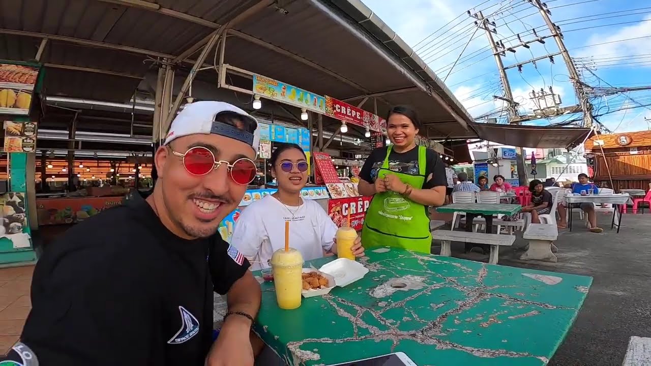 مشينا أنا وفتاة تايلاندية لأحسن شاطئ فمدينة Phuket الساحرة ولكن دوماج طاحت لينا الدرون وسط البحر 😢