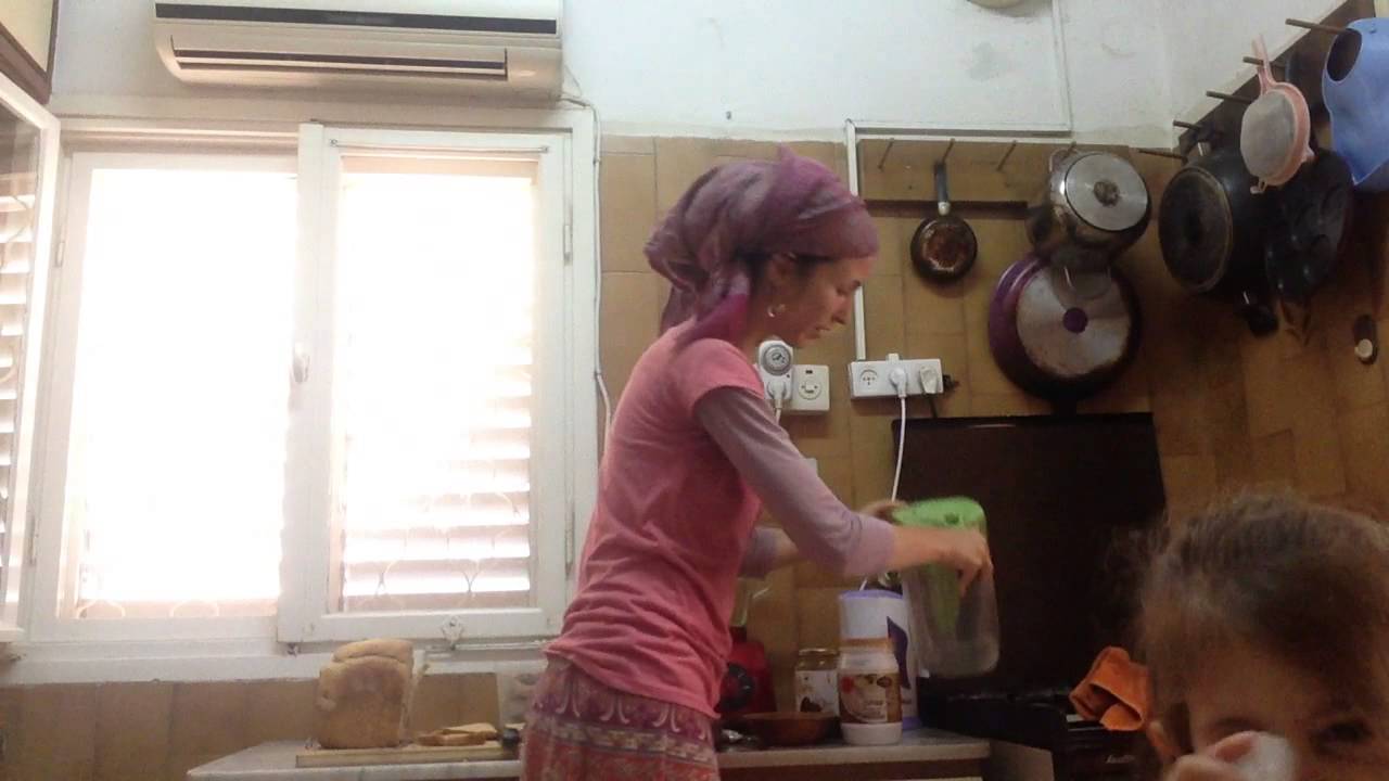 איך מכינים שייק בריאות ספירולינה ומורינגה בדקה אחת