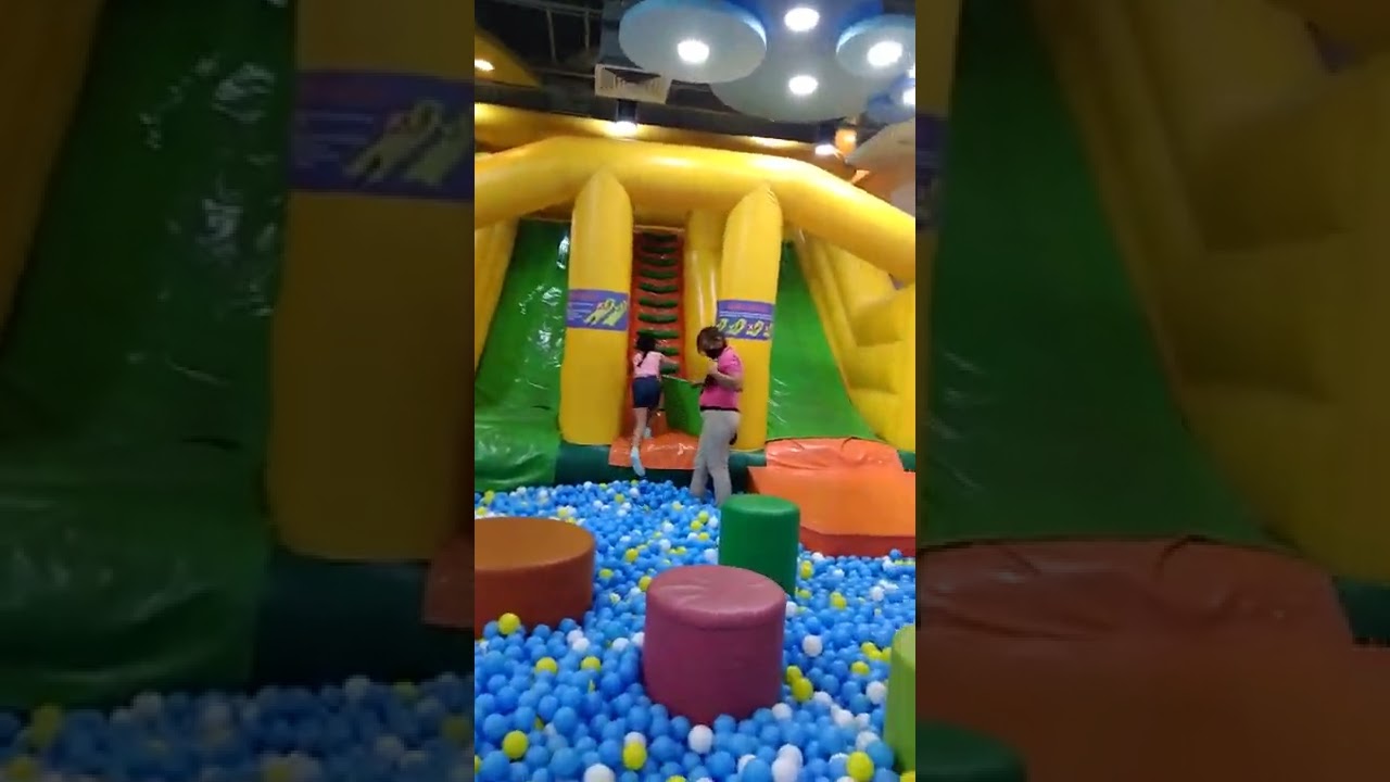 HAPPY KID ENJOY PLAYING SLIDE AT KIDZOONA INDOOR PLAYGROUND #shorts #kidzoonaph #indoorplayground