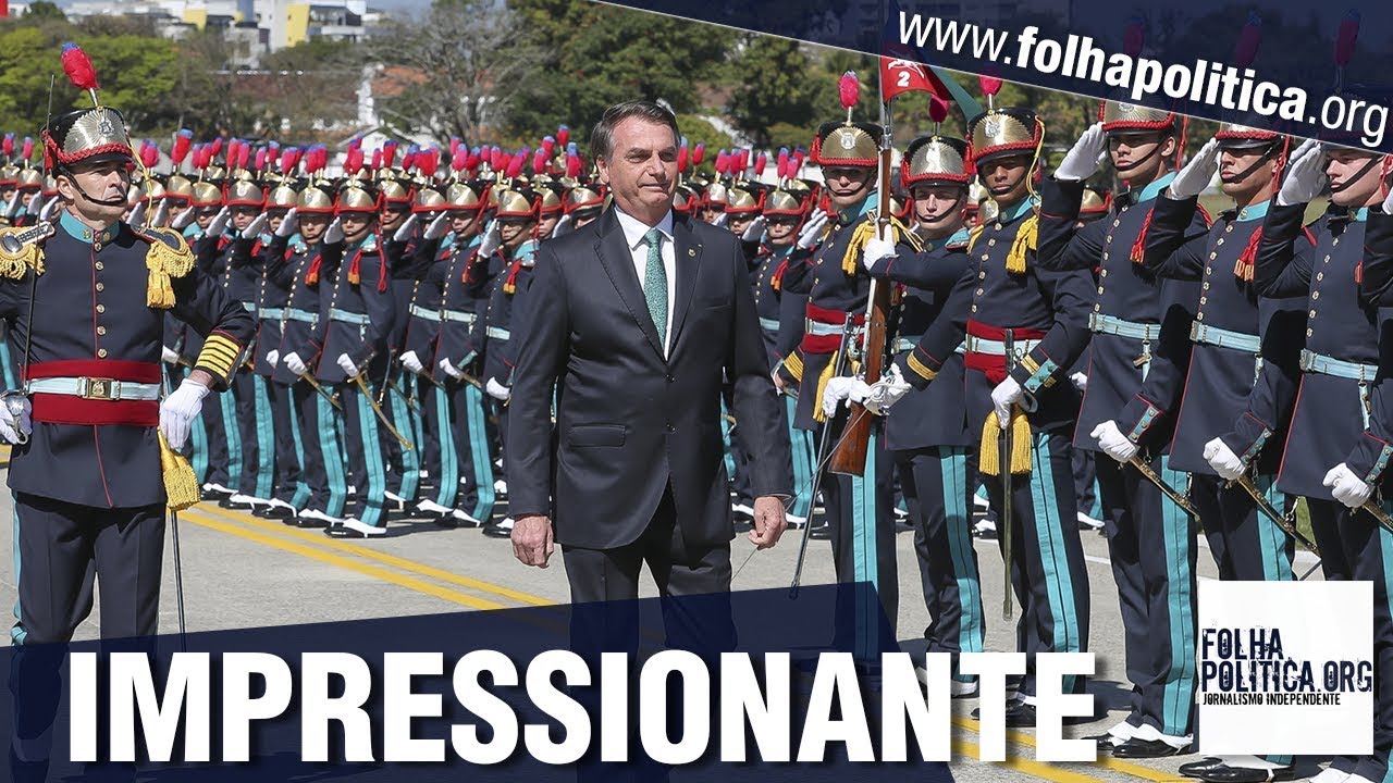 Bolsonaro marcha ao lado de General Heleno e de ministro da Defesa e presencia ceri..