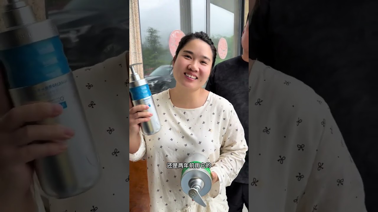 大儿子看见爸爸妈妈哭鼻子，发来一段话把爸爸感动到了，爱都是相互的，两个男人帮老婆洗头