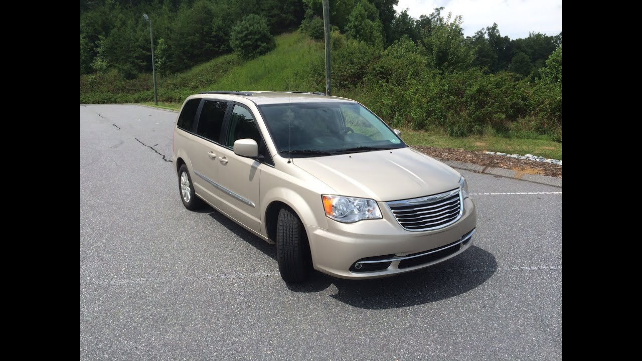 2014 Chrysler Town & Country Review