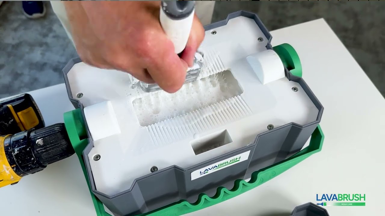 That&rsquo;s how you clean a paint brush with a perfect result in under 30 seconds