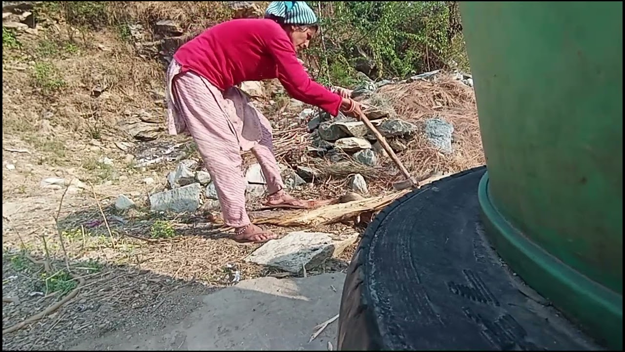 उत्तराखंड में लकड़ी फाड़ने का प्रोसेस