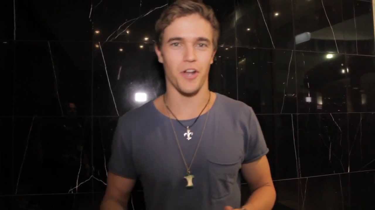 Nic Westaway (Home & Away) visits Green Apple