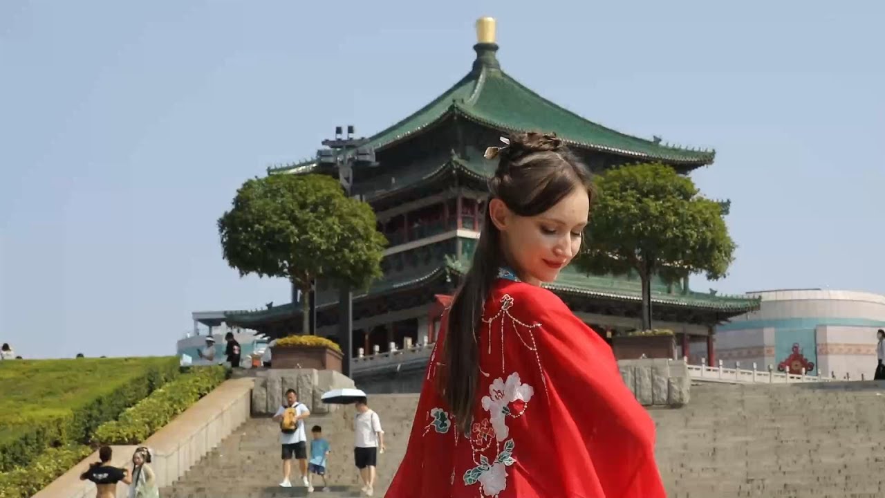 GLOBALink | Russian expat experiences Hanfu in China's Xi'an
