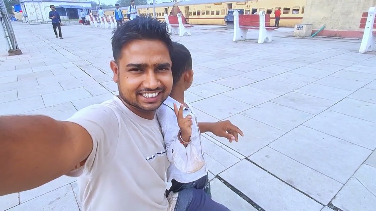 Pitaji Ko Chhodana Pada Railway Station Raju Cycle Mechanic 